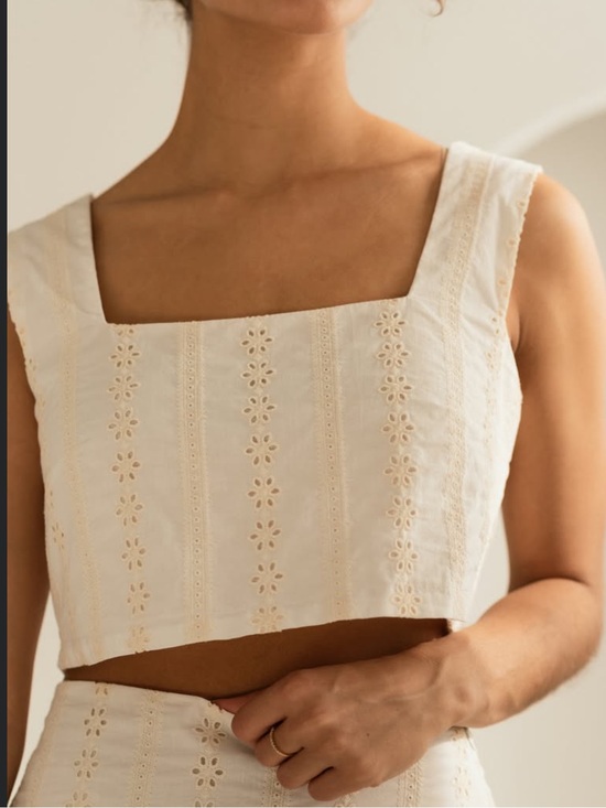 essentiels co Tops - Cropped eyelet cream top